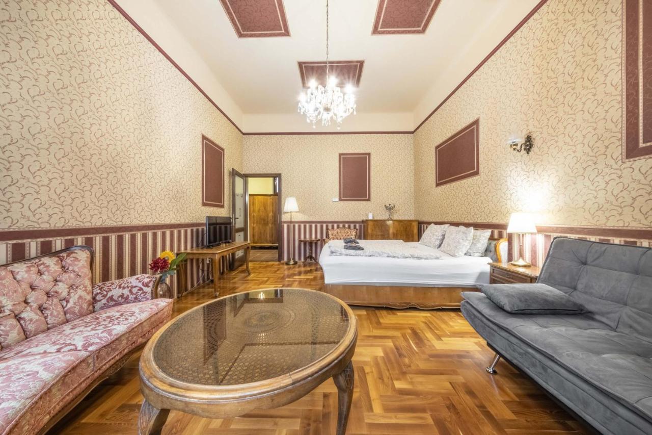 Josephine Apartament